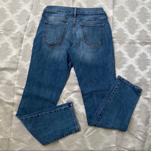 πΈ3/$25 Old Navy Classic High Rise Straight Leg Jeans, Medium Wash, Size 8 Short - Picture 5 of 9